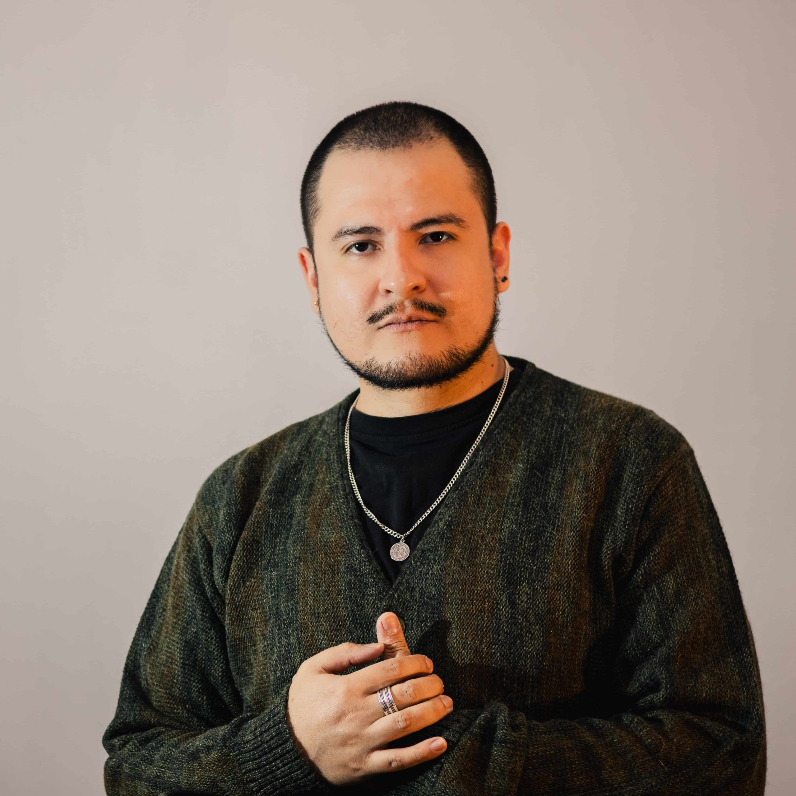Néstor Salas Identity